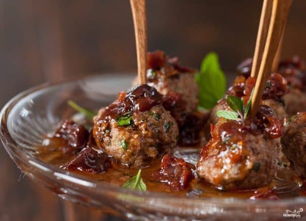 Meatballs in sweet and sour sauce