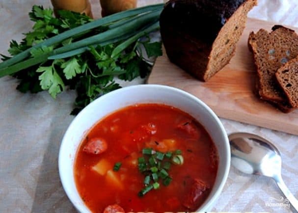 Tomato soup with hunter's sausages and beans