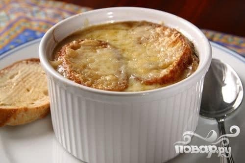 Traditional French onion soup