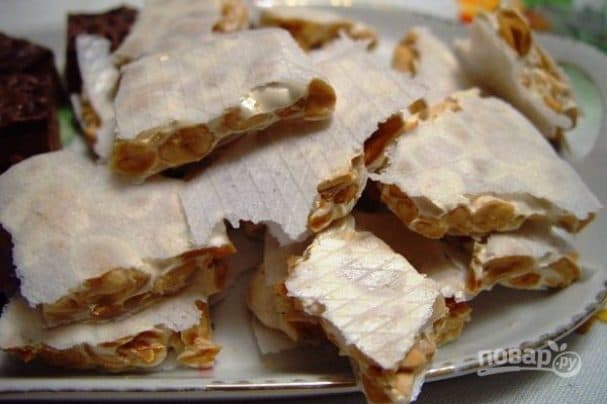 Туррон із вершковим морозивом та горіхами