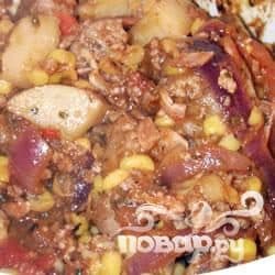 Тушковане м'ясо з картоплею та ковбасою лінгвіка