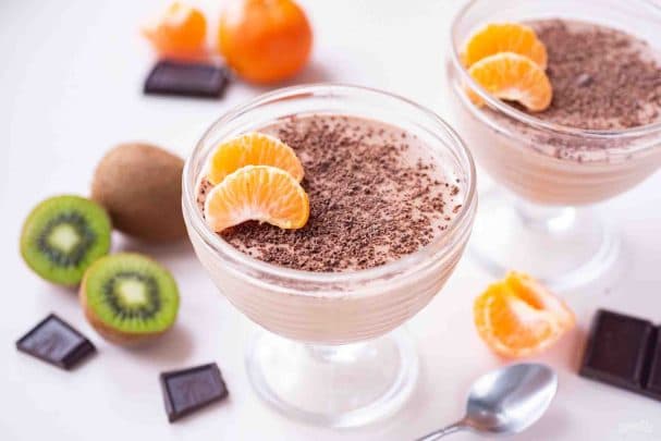 Cottage cheese and cream dessert with chocolate and coffee