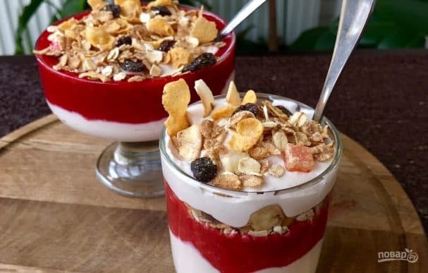 Cottage cheese and berry mousse (delicious dessert)