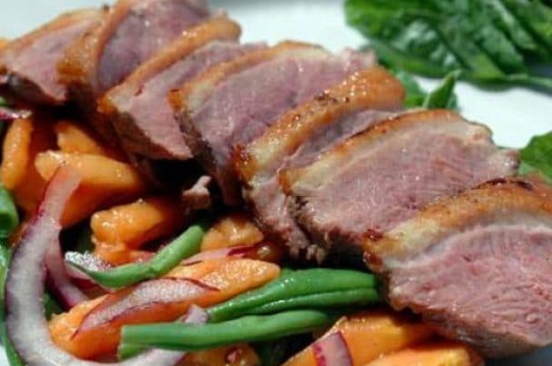 Duck with green beans and papaya