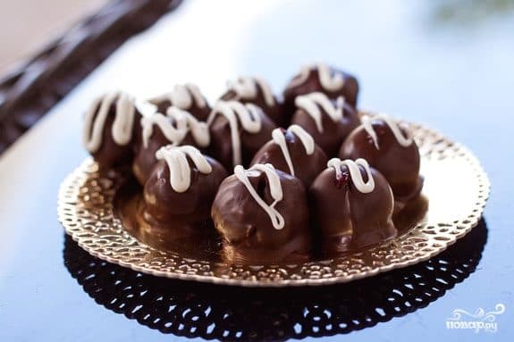 Cherries in chocolate with brandy