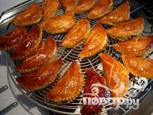 Яблучні конвертики з мигдалем та родзинками