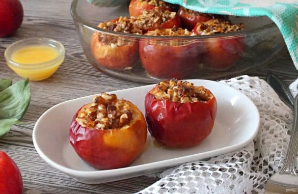 Baked apples with cottage cheese, nuts, and honey