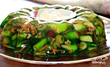 Яркий салат-желе на Новый год