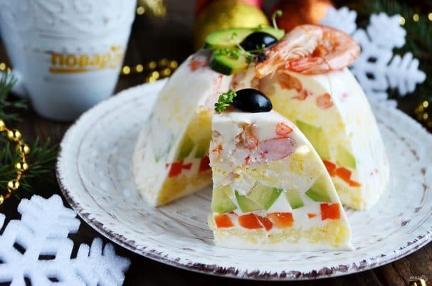 Jellied salad with shrimp and avocado