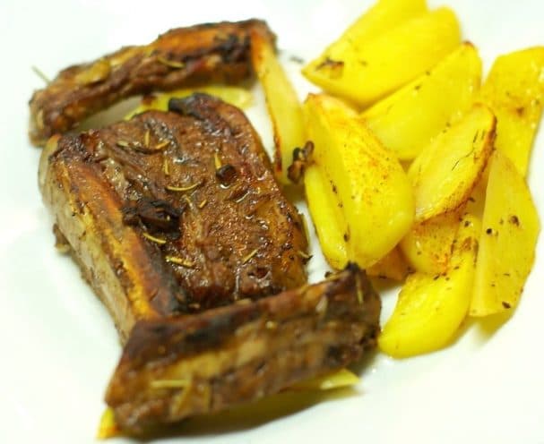 Baked ribs with potatoes