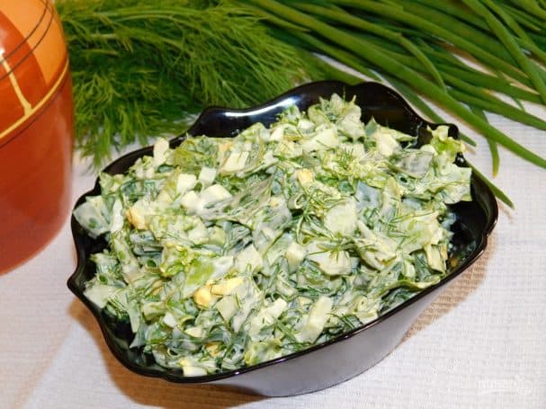 Green salad with sorrel