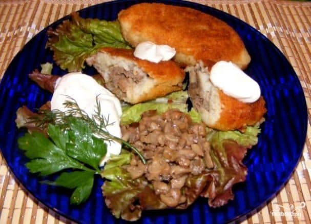Meat and mushroom rolls
