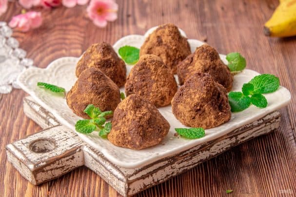 Цукерки зі злакових хрустків з бананом та какао