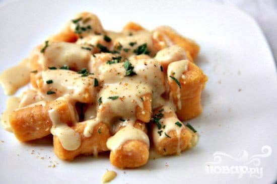 Sweet potato gnocchi with cheese sauce