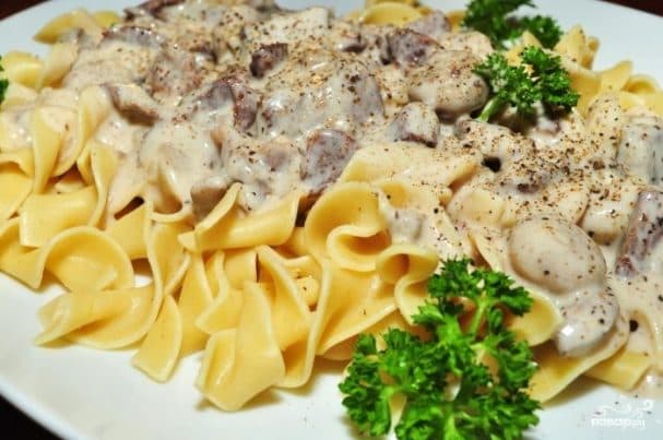 Бефстроганов из курицы с грибами