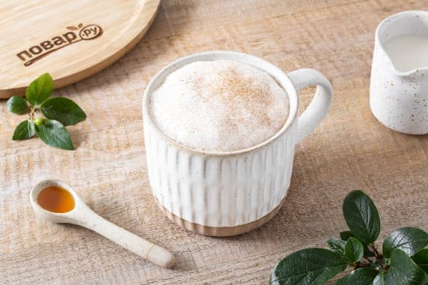 Чай з кленовим сиропом і молоком