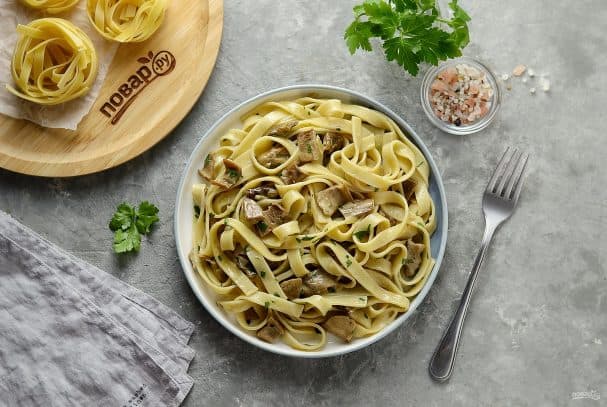 Феттучіні з білими грибами