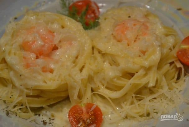 Фетучыні з крэветкамі ў смятановым соусе