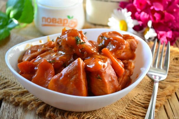 Pork goulash with carrots and onions