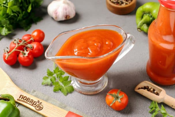 Thick tomato ketchup for winter