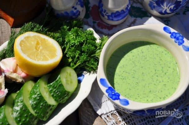 Холодний огірковий суп на йогурті