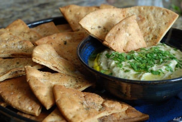 Хрустящий лаваш с фасолевой намазкой