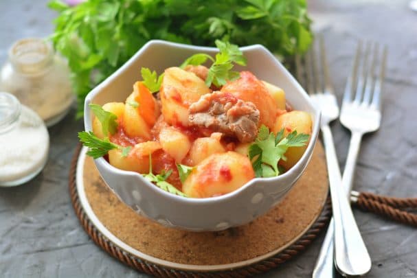 Pork stew with tomato paste