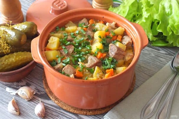 Жаркое с солёным огурцом