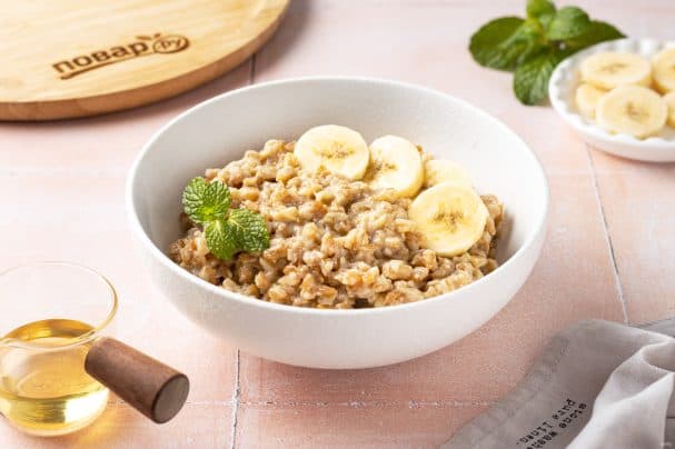 Каша из полбы с бананом
