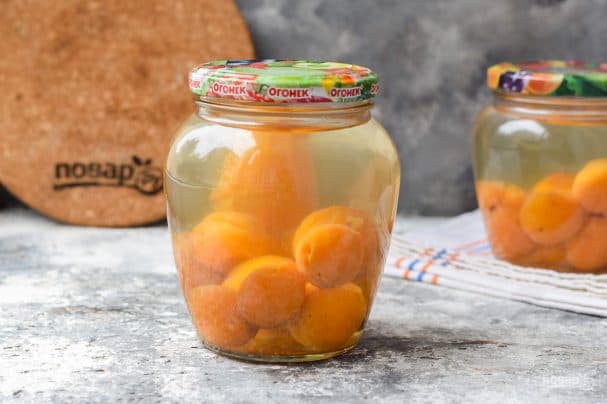 Apricot compote in a multicooker for winter