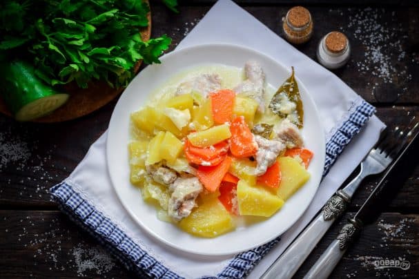 Курица с картошкой в сметане в мультиварке