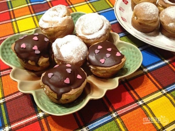 Cream puffs with cottage cheese filling