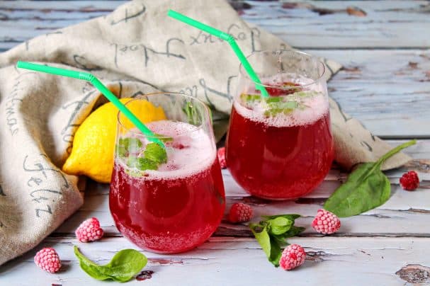 Lemonade from syrup and sparkling water