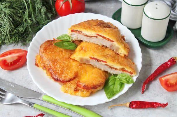 Мясо по-французски с помидорами и сыром