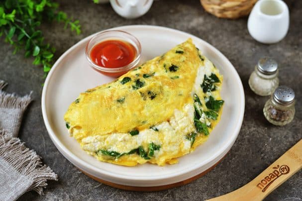 Омлет с творогом и шпинатом