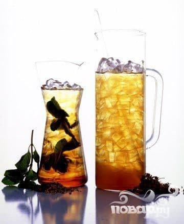 Refreshing chamomile-honey drink