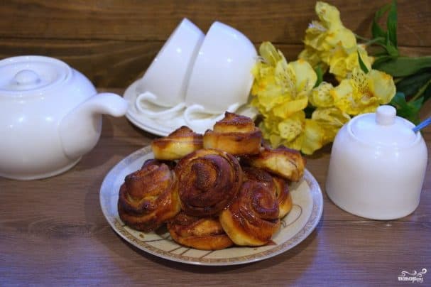 Плюшки с сахаром из дрожжевого теста