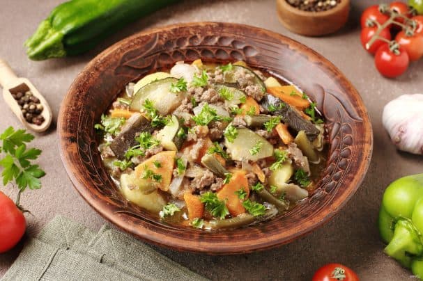 Рагу с фаршем и замороженными овощами