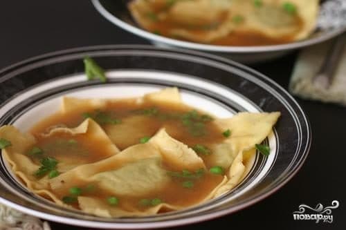 Равиоли с зеленым горошком в лимонном бульоне