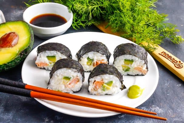 Роллы с жареным лососем