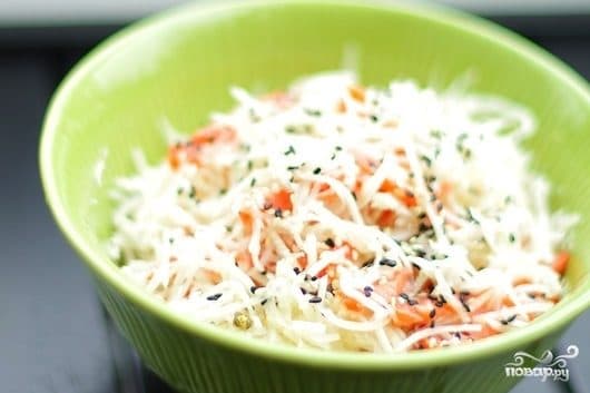 Salad of black radish with carrots