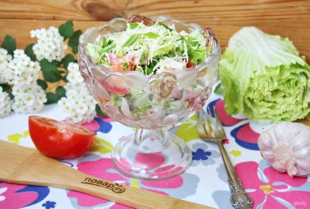 Салат с пекинской капустой и копченой курицей