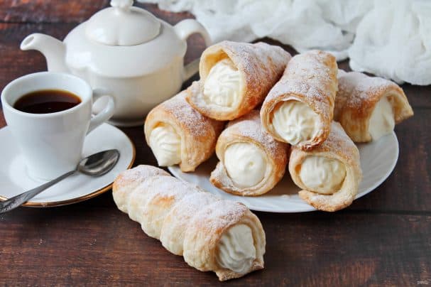 Puff pastry tubes with whipped cream