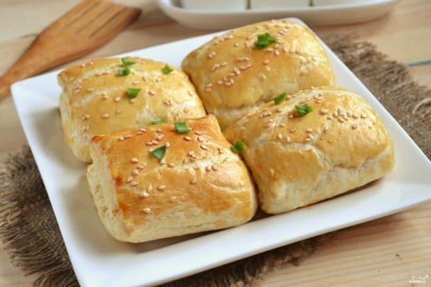 Слойки с сыром из готового слоеного теста