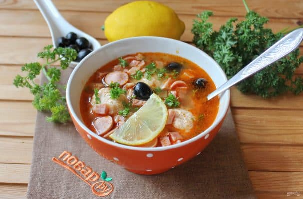 Солянка з фрикадельками