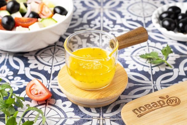 Greek salad dressing at home