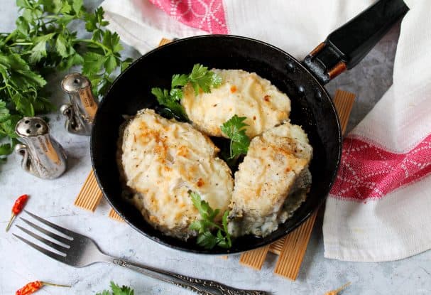 Стейк макруруса на сковороде