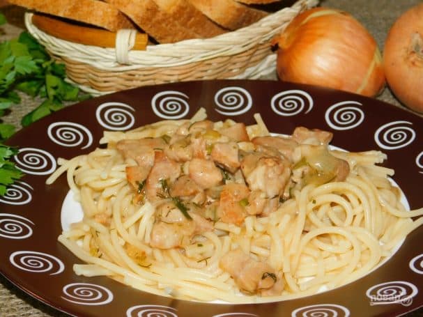 Pork stewed in onion sauce