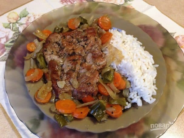 Свиной эскалоп с овощами в духовке