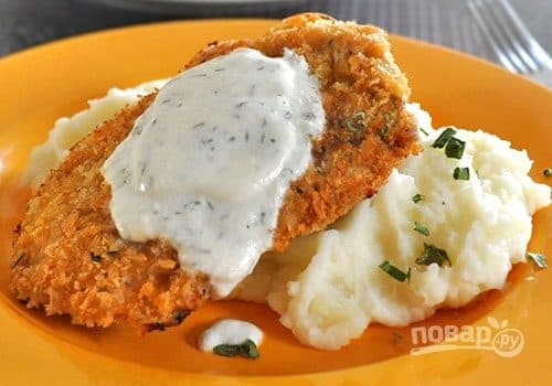 Pork schnitzel with creamy sauce